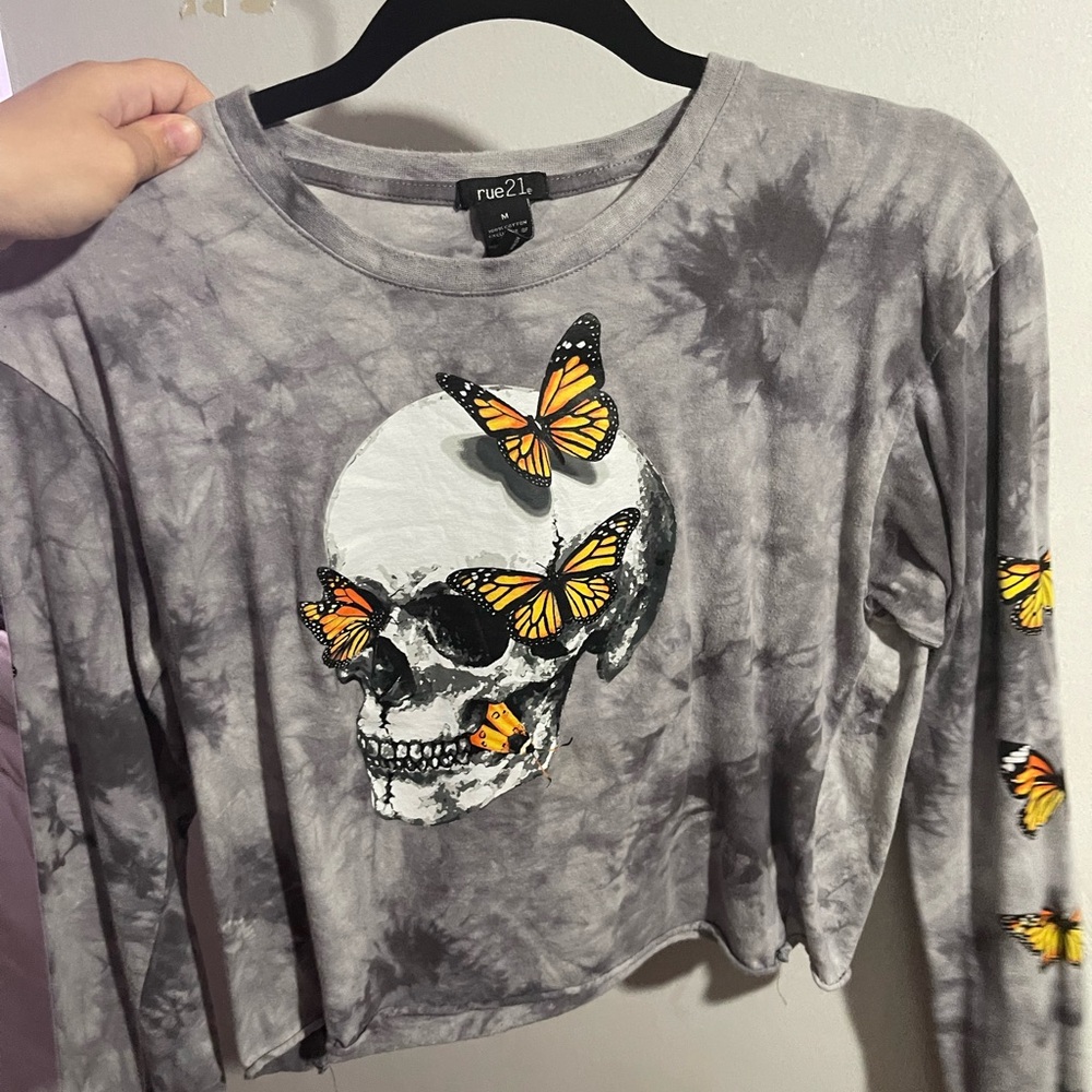 Rue21 Gray Tie-Dye Skull and Butterfly Long Sleeve